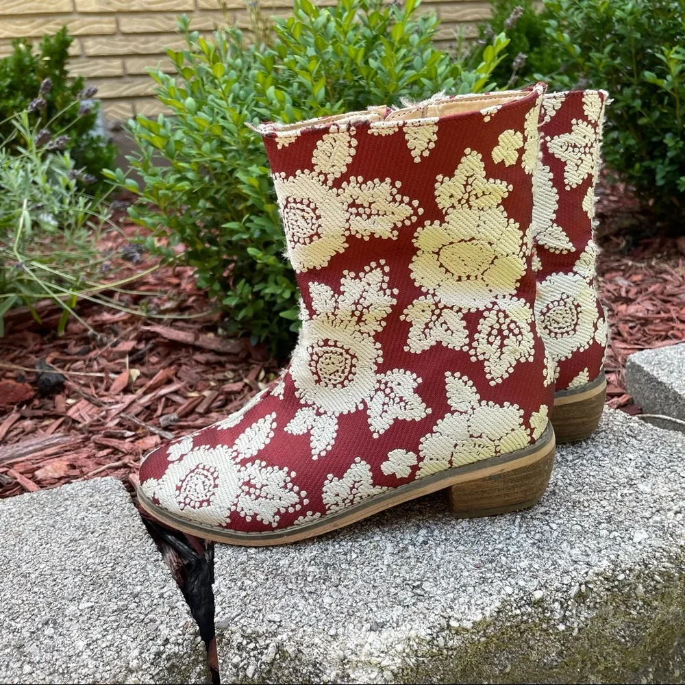 Joyfolie Red Floral Wren Booties - Girls Size 1